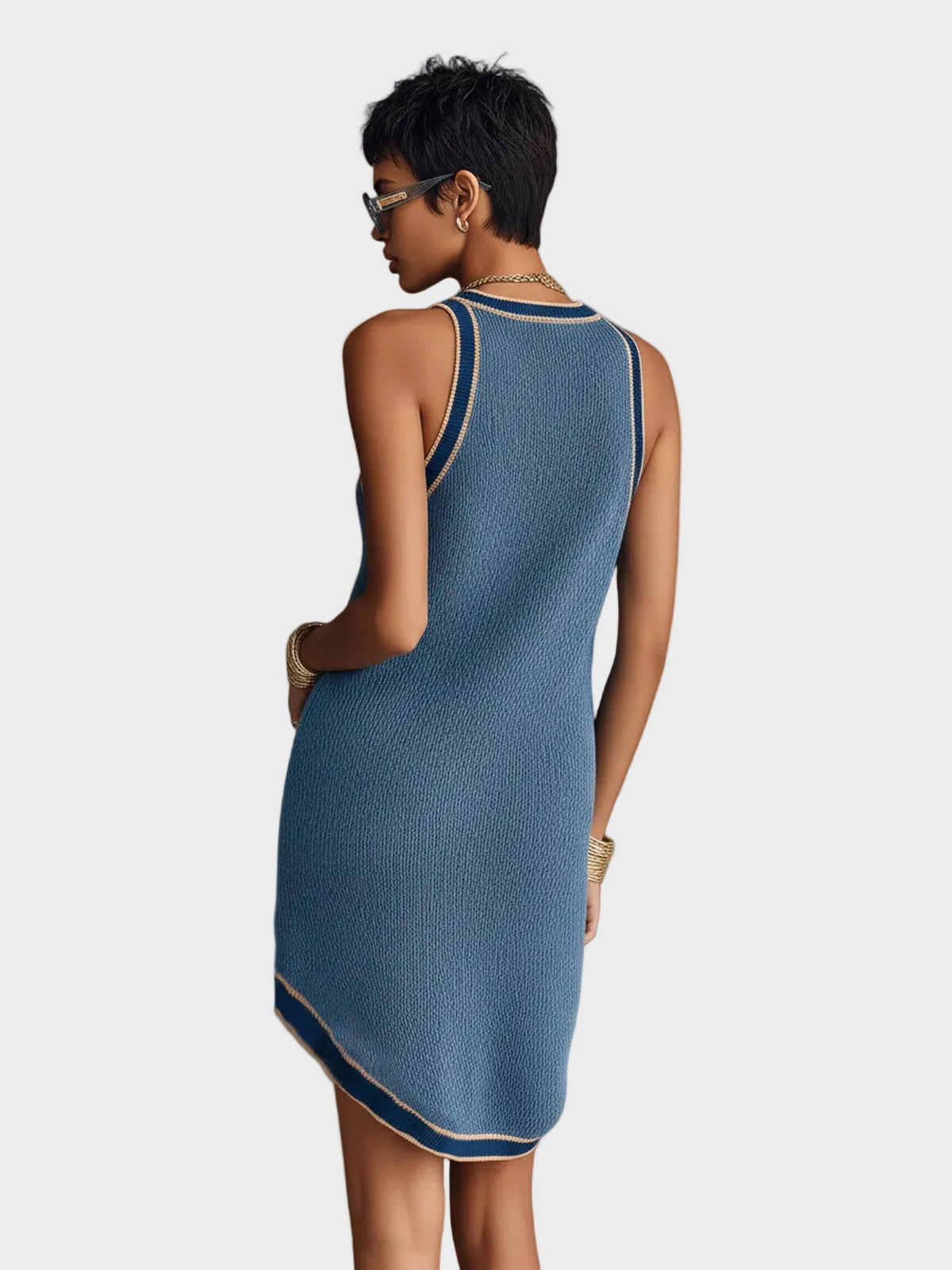 Tina - Κομψό Casual Πλεκτό Mini Φόρεμα σε Μπλε Colorblock, με Στρογγυλή Λαιμόκοψη, Αμάνικο, σε Χαλαρή Γραμμή και Ασύμμετρο Τελείωμα (Chic Casual Blue Colorblock Round Neck Sleeveless Loose-Fit Irregular Hem Knit Mini Dress)