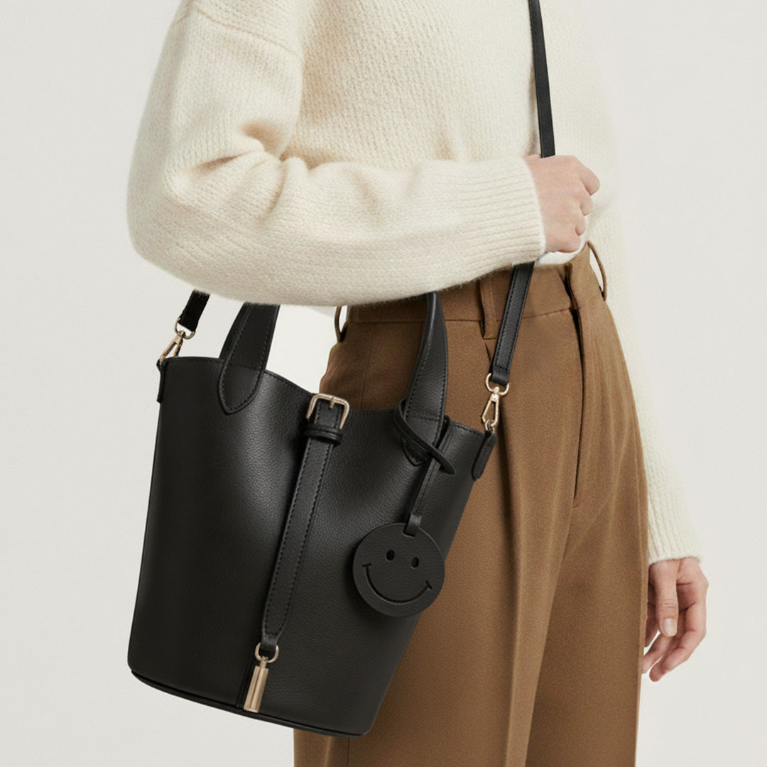 Clara | Δερμάτινη Τσάντα Smile (Leather Smile Bag)